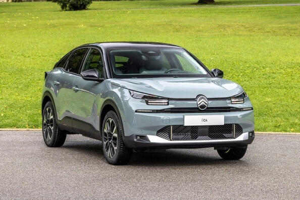 Recenze elektrického hatchbacku Citroen e-C4 2024