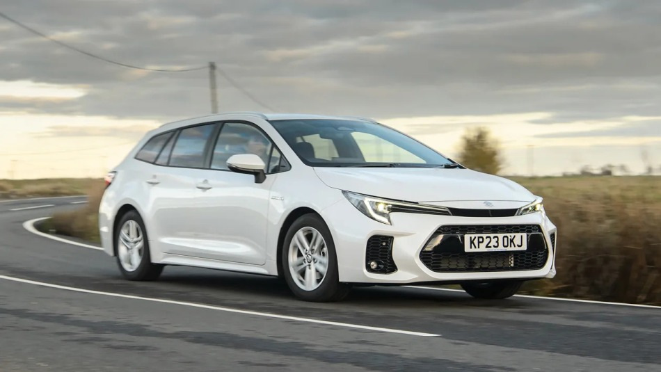 Recenze kombi Suzuki Swace 2023