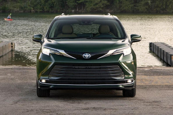 Recenze minivanu Toyota Sienna čtvrté generace