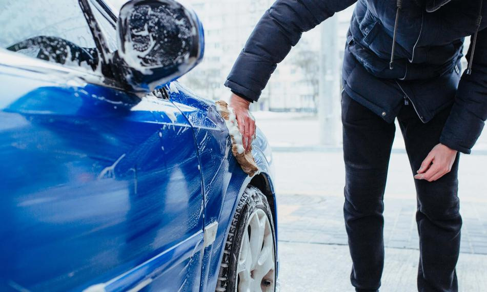 Je potřeba mýt auto v zimě?