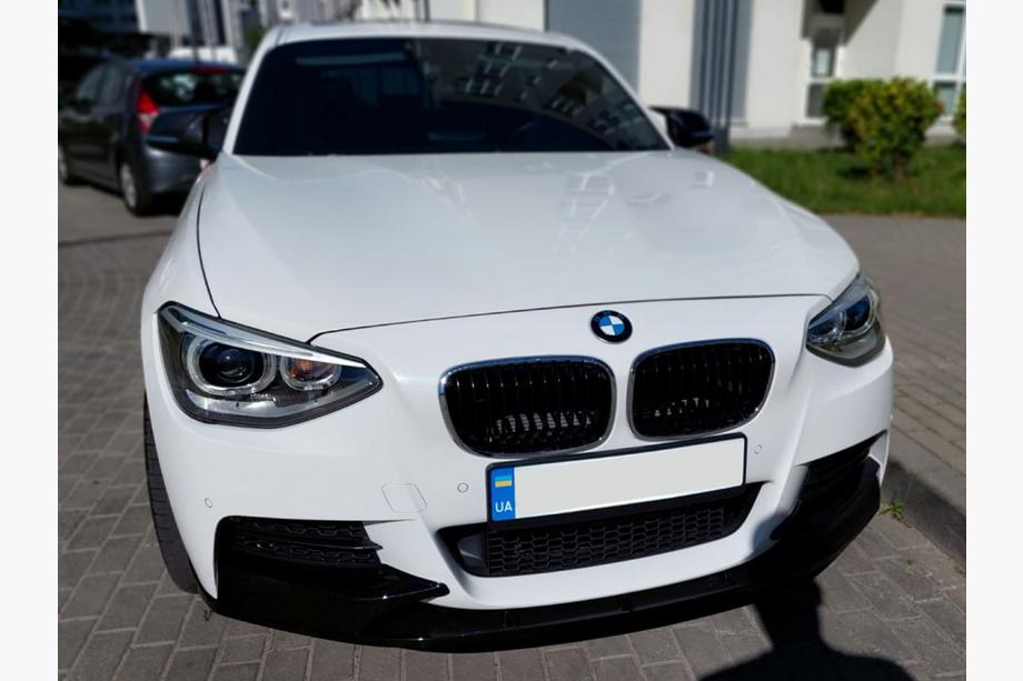 BMW řada 1 F20/F21 2011–2019 Přední lip nástavec DPT V-1 (pro M Performance, lesklá černá, 2 ks) Fotografie 4