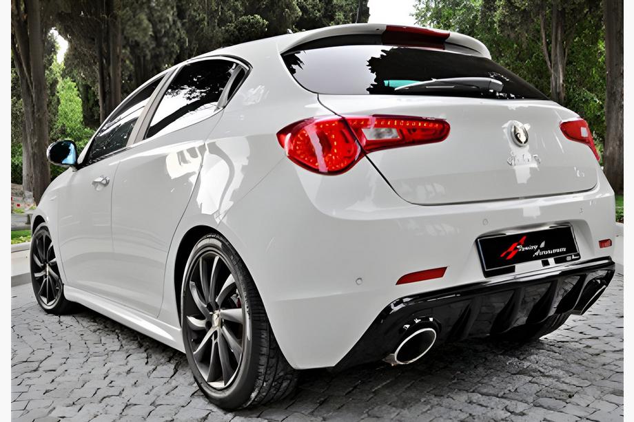 Alfa Romeo Giulietta 2010–2020 Zadní difuzor DPT V-1 (lesklá černá) Image