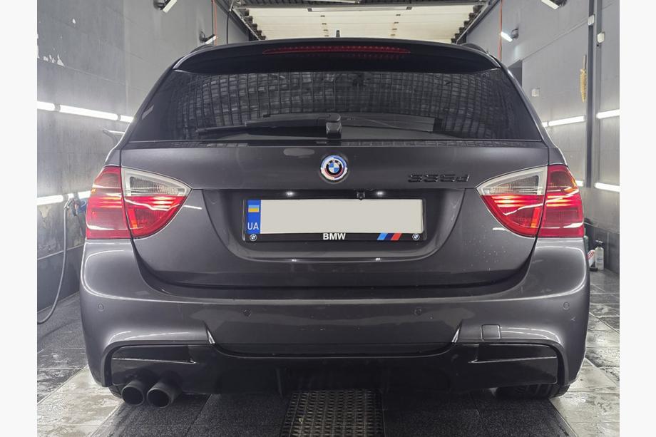 BMW řady 3 E90/E91 2005–2011 Zadní difuzor DPT V-5 (pro E90 M-Sport, černý lesk) Image