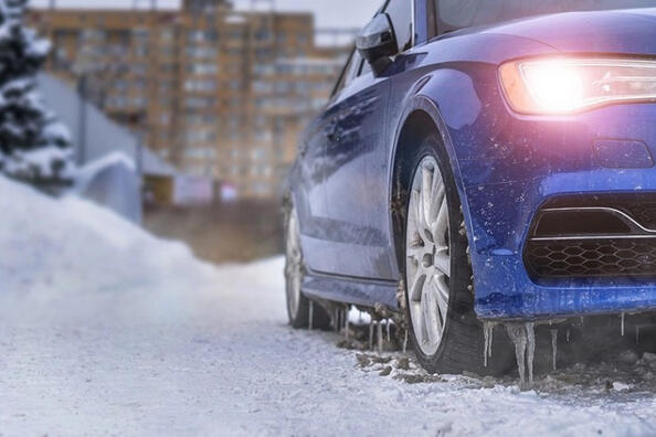 Výběr zimní autochemie pro péči o karoserii a skla