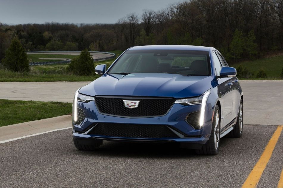 Recenze prémiového sedanu Cadillac CT4