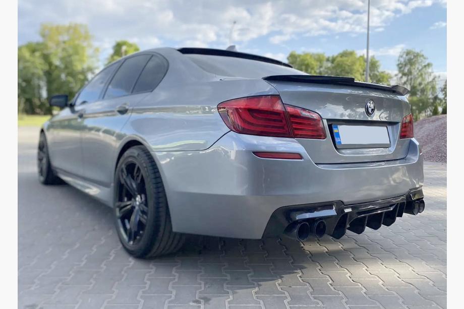 BMW řada 5 F10/F11 2010–2016 Zadní difuzor CS-Style DPT (pro M5, lesklá černá, vakuově tvarovaný) Image