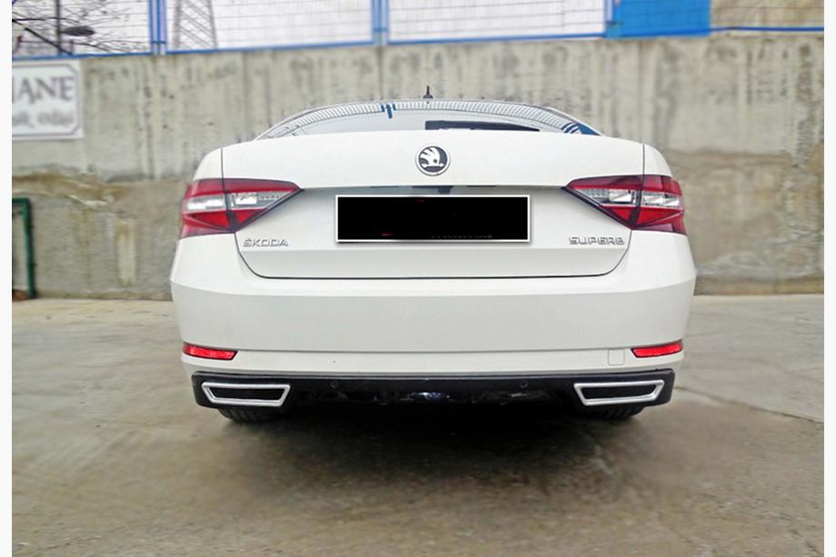 Skoda Superb 2015–2024 Zadní difuzor DPT V-2 (lesklá černá) Image
