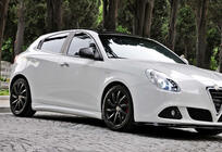 Alfa Romeo Giulietta 2010–2020 Boční prahy DPT (černý lesk) fotografie 1