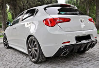 Alfa Romeo Giulietta 2010–2020 Boční prahy DPT (černý lesk) fotografie 2