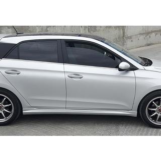 Boční prahy DPT (2014-2018, černý lesk) Hyundai I-20 2014–2020 fotografie 1