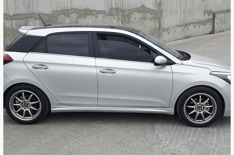 Hyundai I-20 2014–2020 Boční prahy DPT (2014-2018, černý lesk) Fotografie 2