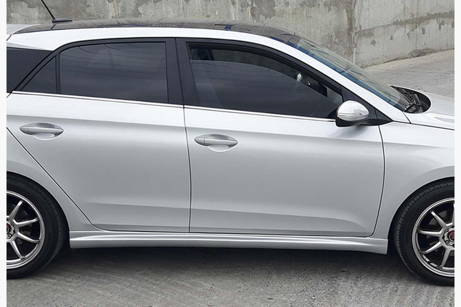 Hyundai I-20 2014–2020 Boční prahy DPT (2014-2018, černý lesk) Fotografie 1