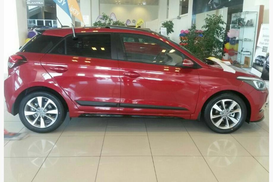 Hyundai I-20 2014–2020 Boční prahy DPT (2014-2020, černý lesk) Image