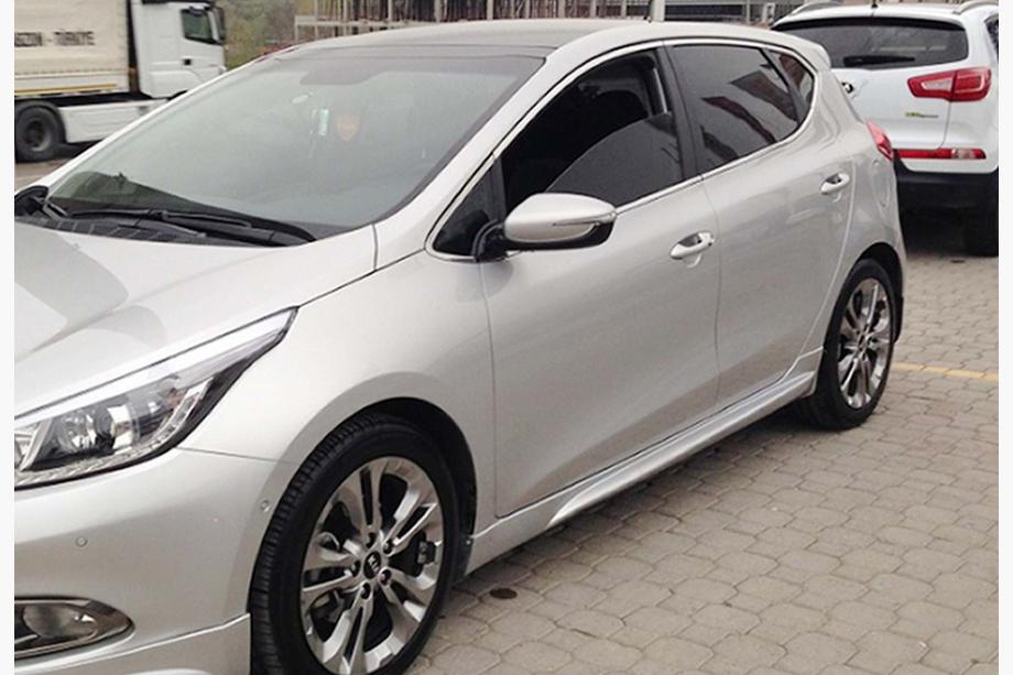 Kia Ceed 2012–2018 Boční prahy DPT (2012-2015, černý lesk) Image