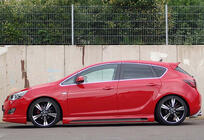 Opel Astra J 2009–2015 Boční prahy DPT V-2 (černý lesk) fotografie 3