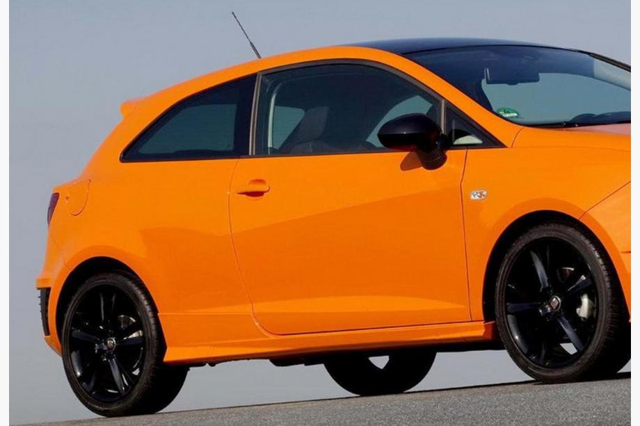 Seat Ibiza 2010–2017 Boční prahy DPT V-1 (Coupe, černý lesk) Image