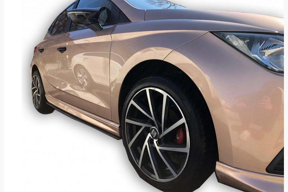 Seat Ibiza 2017– Boční prahy DPT V-1 (černý lesk) Image
