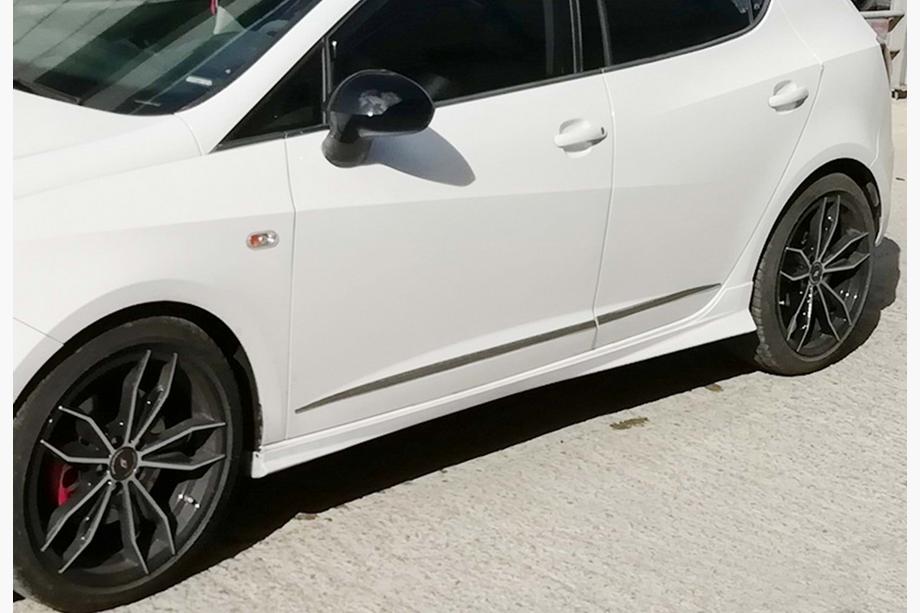 Seat Ibiza 2017– Boční prahy DPT V-3 (černý lesk) Image