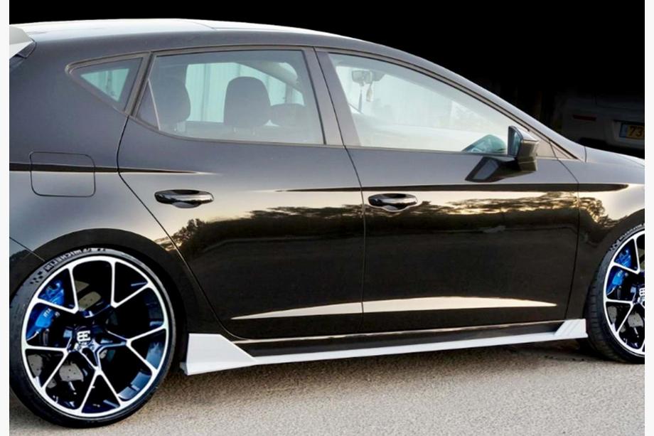 Seat Leon 2013–2020 Boční prahy DPT V-3 (2017-2020, černý lesk) Image