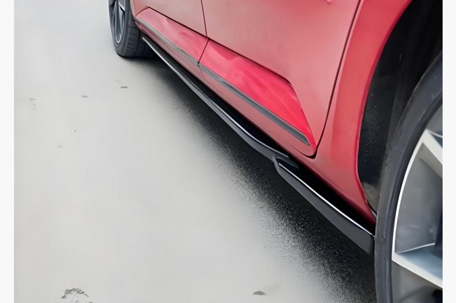 Seat Leon 2013–2020 Boční prahy DPT V-6 (černý lesk) Image