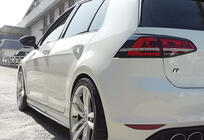 Volkswagen Golf 7/E-Golf 2012–2020 Boční prahy DPT V-2 (černý lesk) fotografie 3