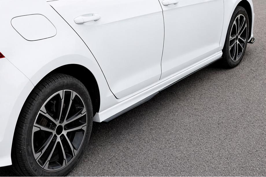 Volkswagen Golf 7/E-Golf 2012–2020 Boční prahy DPT V-4 (černý lesk) Image
