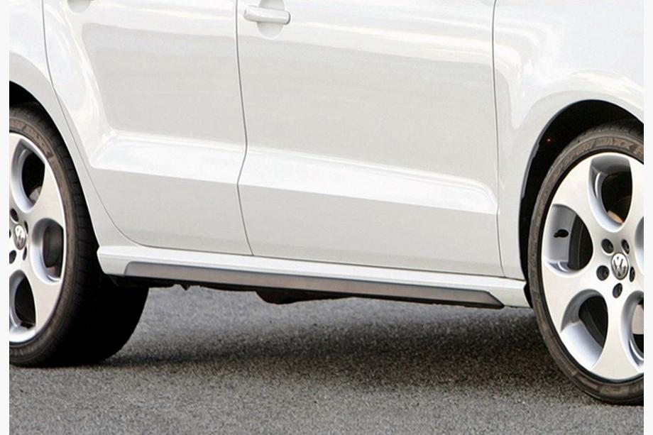 Volkswagen Polo 2010–2017 Boční prahy DPT V-2 (černý lesk) Image