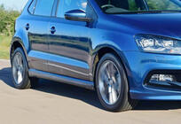 Volkswagen Polo 2010–2017 Boční prahy DPT V-3 (černý lesk) fotografie 3
