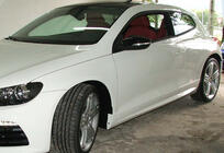 Volkswagen Scirocco 2008–2017 Boční prahy DPT V-1 (černý lesk) fotografie 4