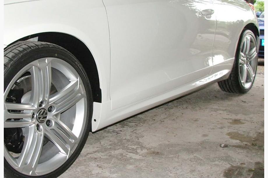 Volkswagen Scirocco 2008–2017 Boční prahy DPT V-1 (černý lesk) Image