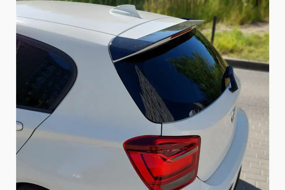 BMW řada 1 F20/F21 2011–2019 Spoiler DPT V2 (pro F20/F21, černý lesklý) Fotografie 1
