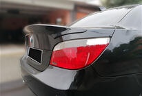 BMW řada 5 E60/E61 2003–2010 Spoiler ve stylu CSL (lesklá černá) fotografie 2
