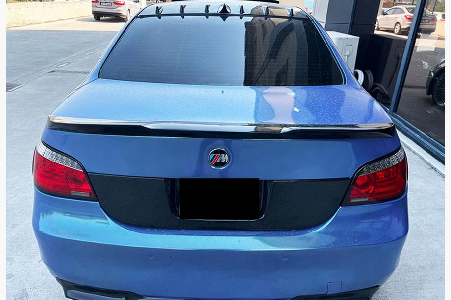 BMW řada 5 E60/E61 2003–2010 Spoiler ve stylu M4 (černý lesk) Image