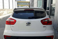 Kia Rio 2012–2017 Spoiler DPT (HB, černý lesk) fotografie 2