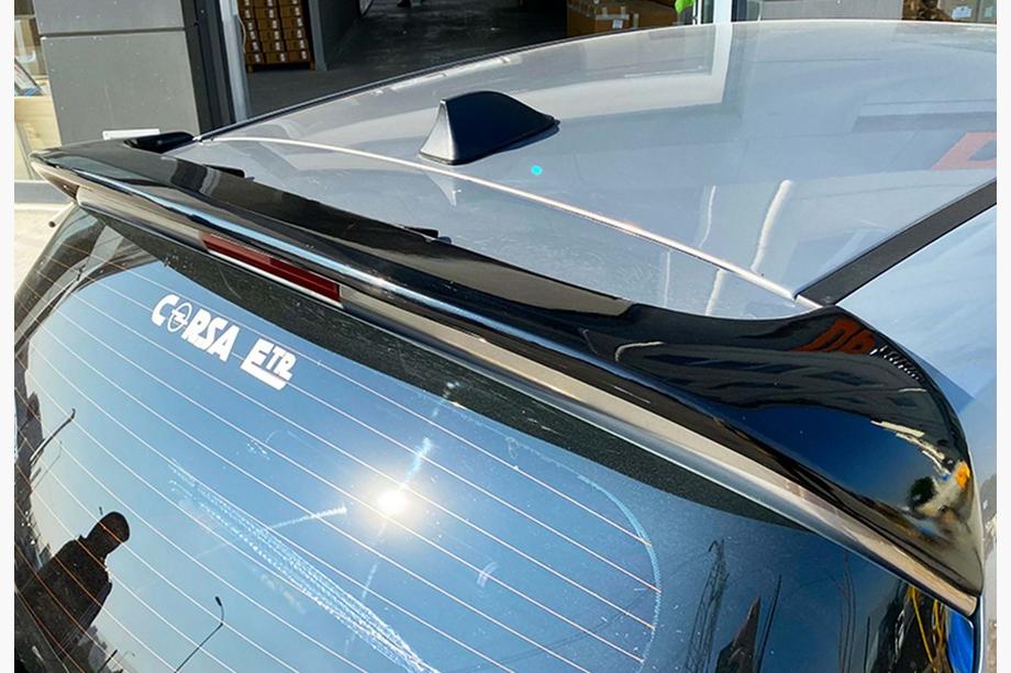 Opel Corsa E 2015–2019 Spoiler DPT V-1 (černý lesk) Fotografie 1