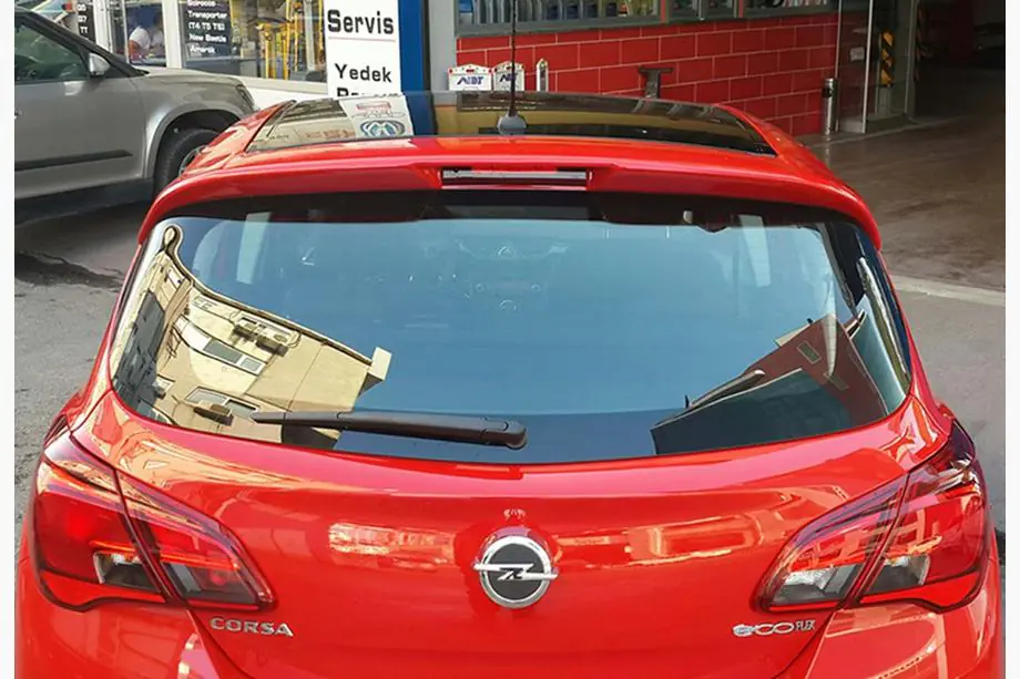 Opel Corsa E 2015–2019 Spoiler DPT V-2 (černý lesk) Fotografie 2