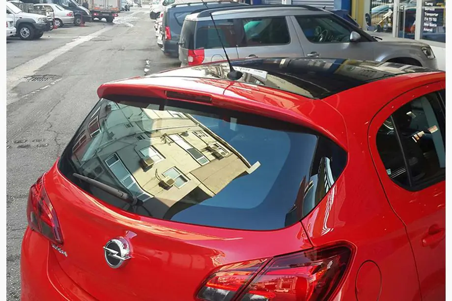 Opel Corsa E 2015–2019 Spoiler DPT V-2 (černý lesk) Fotografie 1