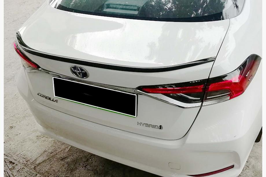 Toyota Corolla 2019– Spoiler DPT (černý lesk) Image