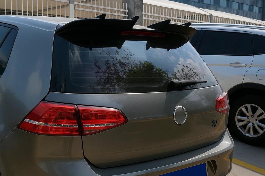 Volkswagen Golf 7/E-Golf 2012–2020 Spoiler DPT V-7 (pro Base HB, černý lesk) Fotografie 2