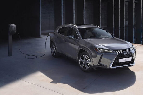 Lexus UX 300e: recenze, specifikace, dojezd a baterie