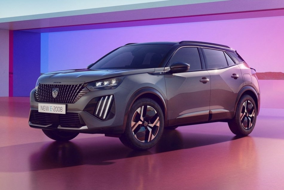 Peugeot e-2008 facelift 2023: test modernizovaného elektrického crossoveru
