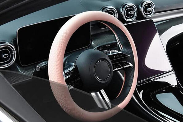 Jaký materiál zvolit pro potah na volant: přehled a doporučení