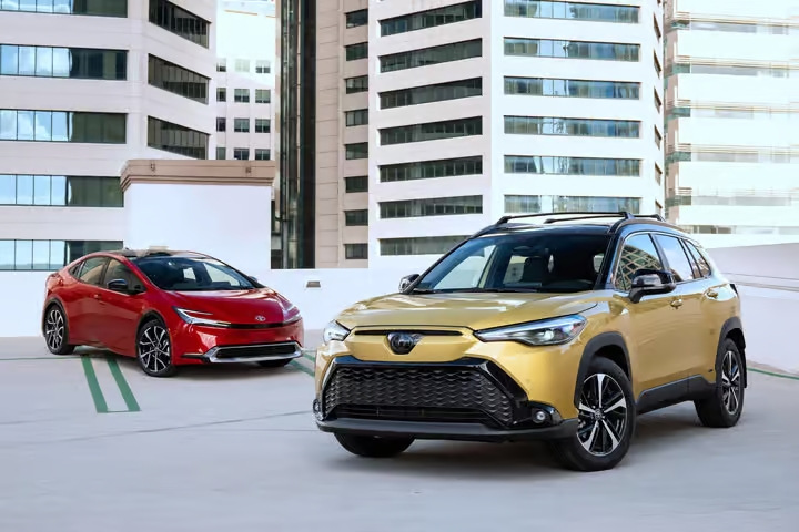 Hybrid nebo elektromobil: co je lepší volba?