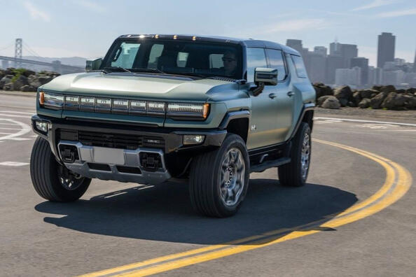 Recenze Hummer EV SUV: elektrické SUV nové generace