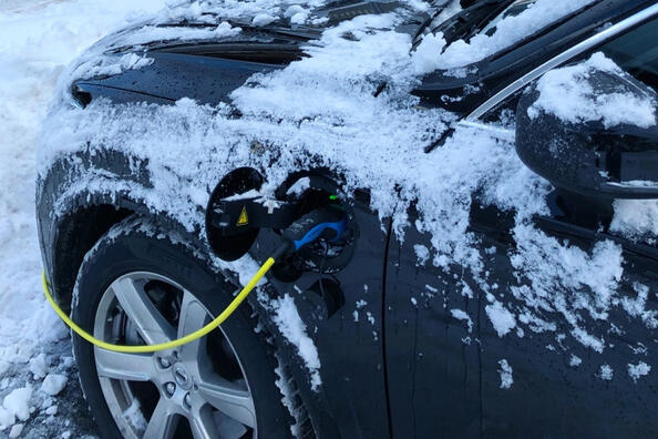 Jak správně používat elektromobil v zimě: tipy pro pohodlnou a úspornou jízdu