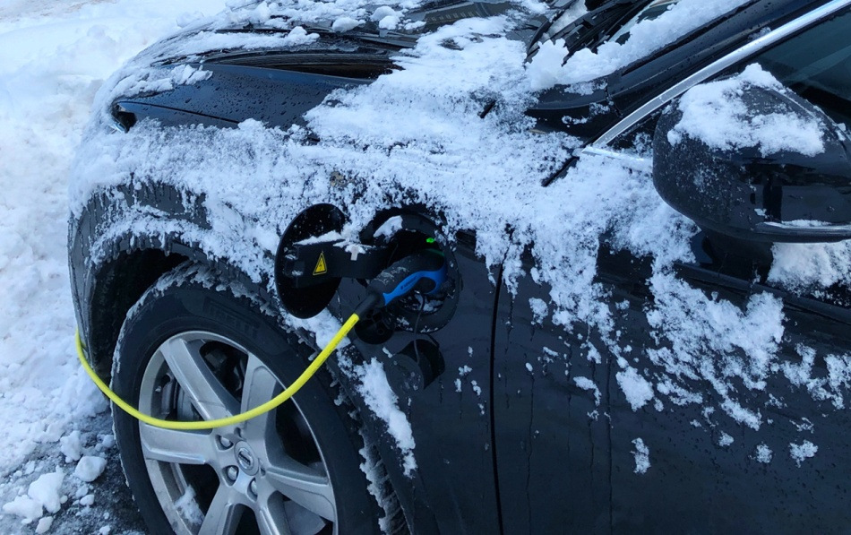 Jak správně používat elektromobil v zimě: tipy pro pohodlnou a úspornou jízdu