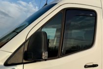 Mercedes Sprinter W907/W910 2018– Okenní deflektory vkládací (2 ks, HIC) fotografie 6