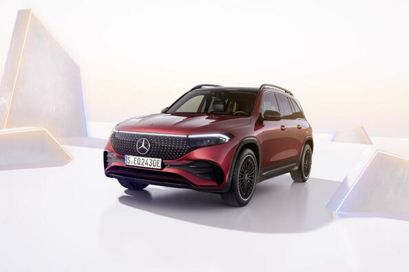 Mercedes-Benz EQB 2023: modernizovaný elektromobil do města i na cesty
