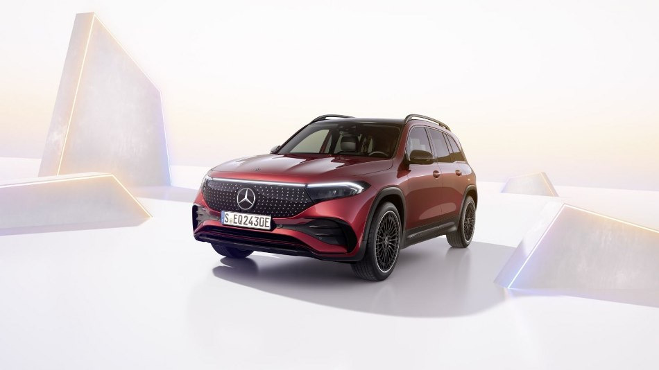 Mercedes-Benz EQB 2023: modernizovaný elektromobil do města i na cesty