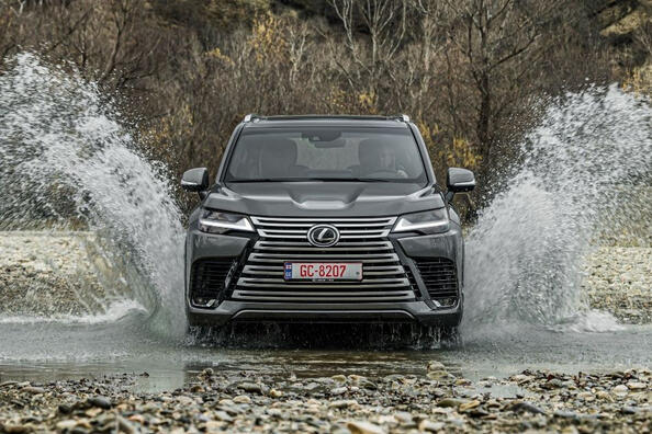 Recenze čtvrté generace Lexus LX